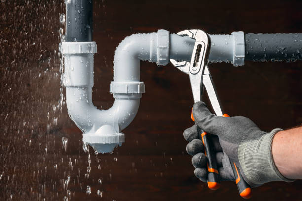 Professional Emergency Plumber technician working in Dilliner, PA